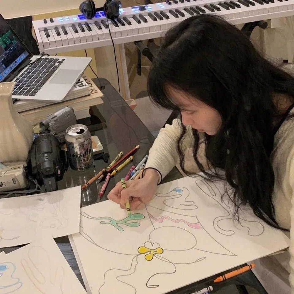 壁花女孩梦游中